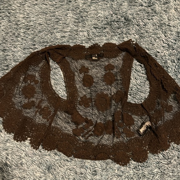 Cropped Vintage Lace top - Picture 4 of 4